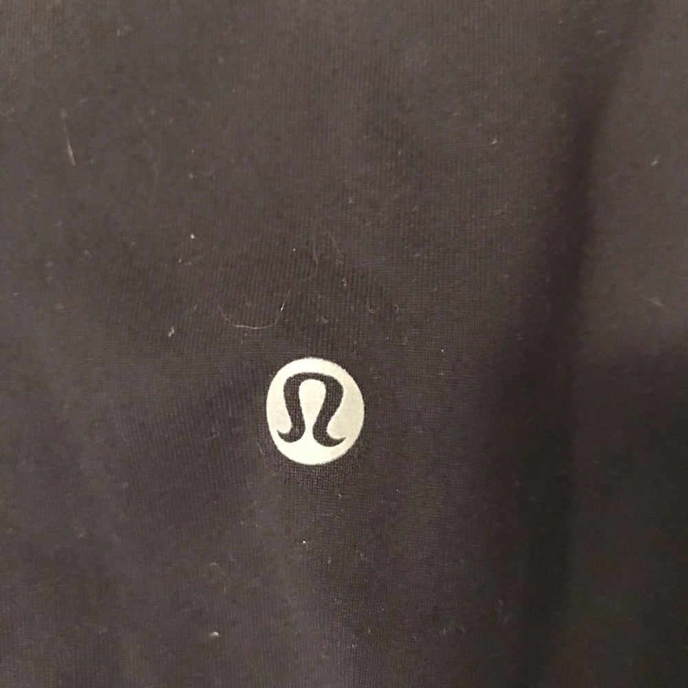 Lululemon black yoga shorts size 2 - Picture 3 of 3